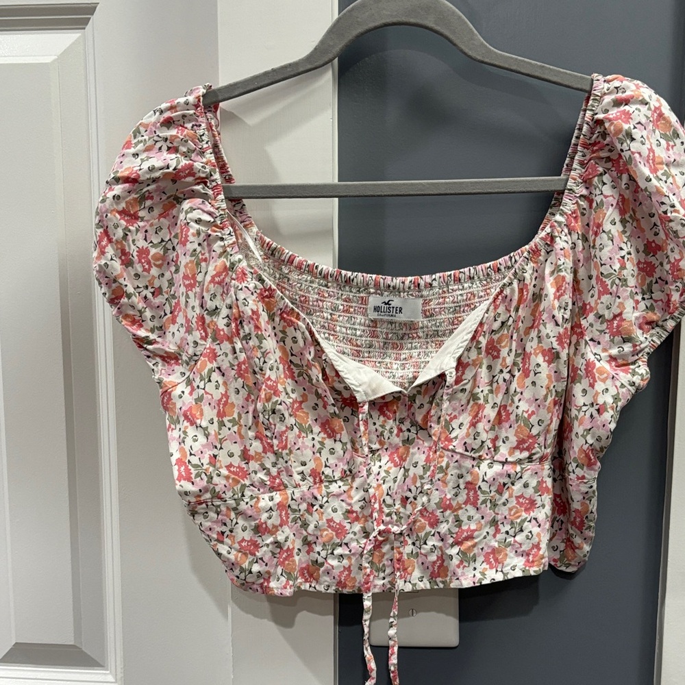Hollister Floral Puff Sleeve Blouse - Pink and White